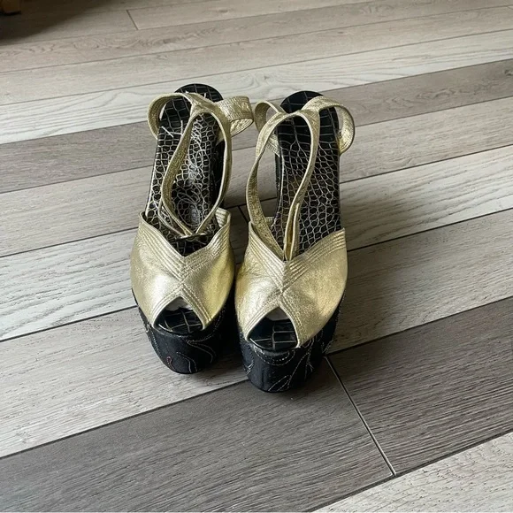 Chic Gold and Black Platform Sandals